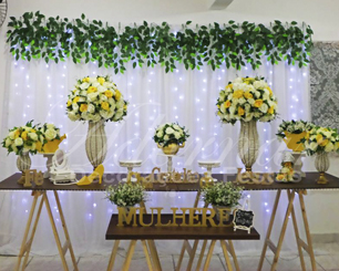 Locação Decoração Chá de Mulheres Amarelo e Branco Tema em Rústico Com Cortina de Led