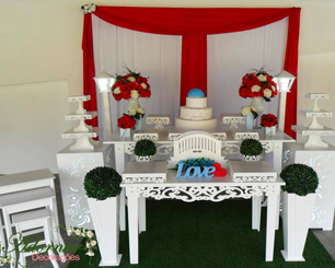 Decoração Casamento Vermelho e Branco Com Detalhe Azul