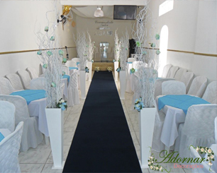 Decoração Corredor de Cerimônia Azul Tiffany e Branco Com Cachepô e Árvore Francesa Galhos Brancos