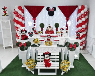 Decoração Infantil Minnie Mouse Vermelha Com Cortina de Led Tema em Provençal Com Duas Mesas