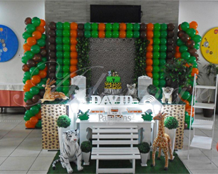 Decoração Infantil Safari Com Duas Mesas em Provençal