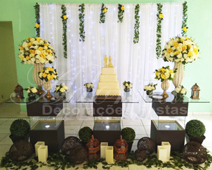 Decoração de Casamento Amarelo e Branco Com Mesa de Vidro Painel Com Led e Vasos Perolados