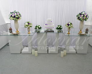 Decoração Casamento Com Mesa de Vidro Lilás Roxo e Branco