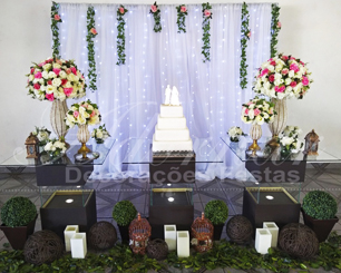 Aluguel Decoração Casamento Rosa e Branco Com Mesa de Vidro Marrom e Painel de Cortina Led